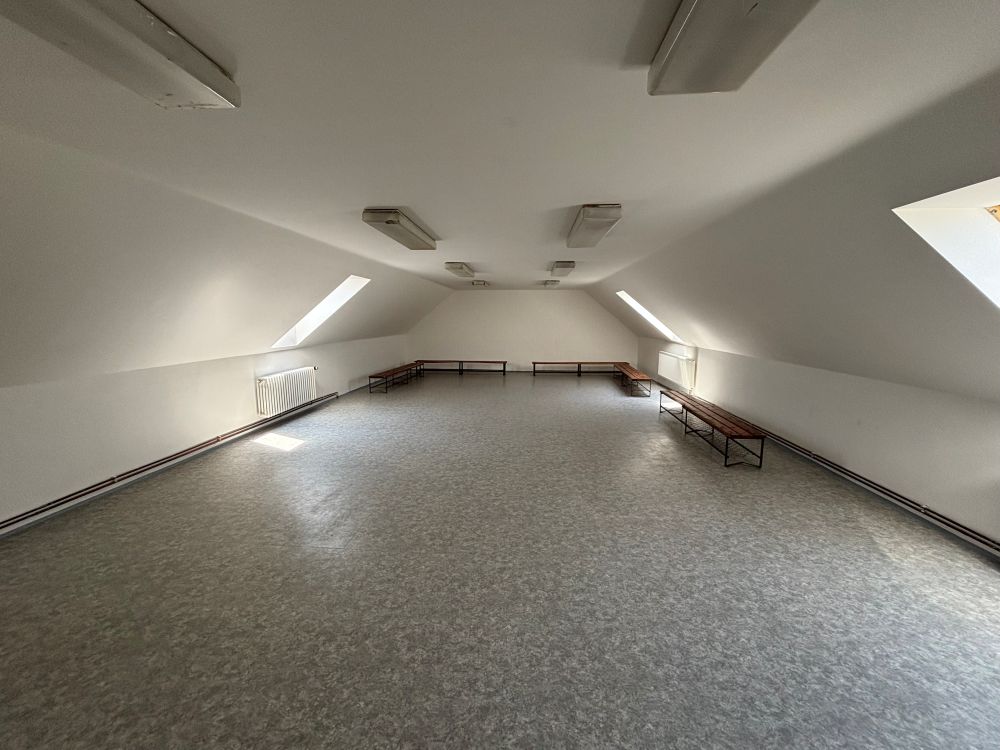Podkroví ve fotbalovém areálu